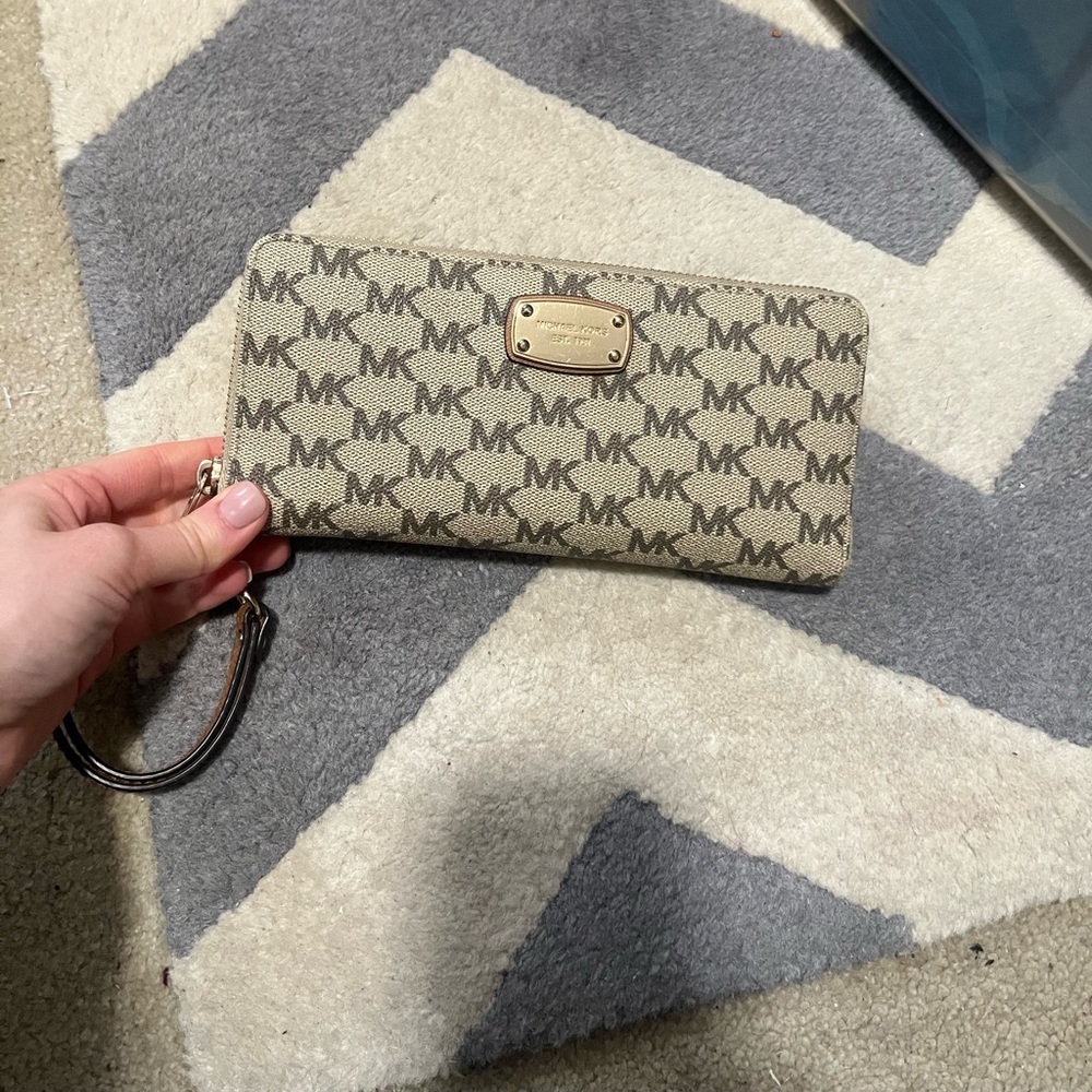 Micheal Kors wallet